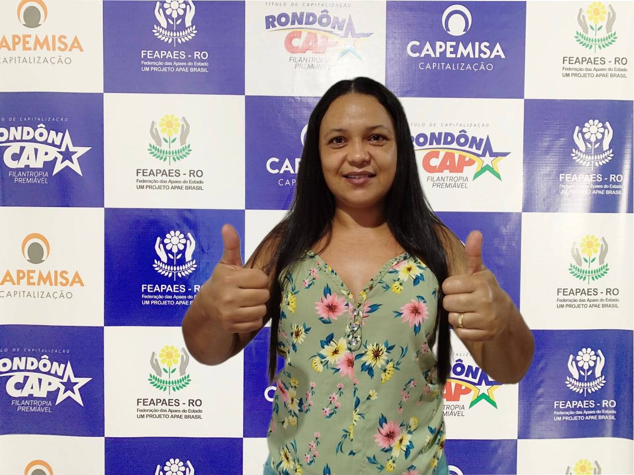 Comerciária de Chupinguaia parou de ver sorteio no momento em que ganhou metade de picape avaliada em R$ 220 mil no Rondoncap