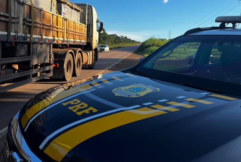 Caminhoneiro é preso pela PRF em Vilhena após aplicar golpes contra postos de combustíveis usando placa clonada