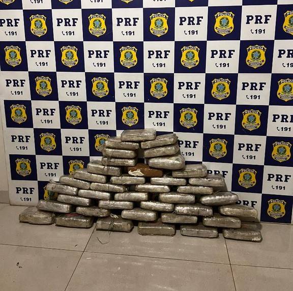 Durante fiscalização de rotina, PRF apreende mais de 40 kg de maconha em cidade de Rondônia