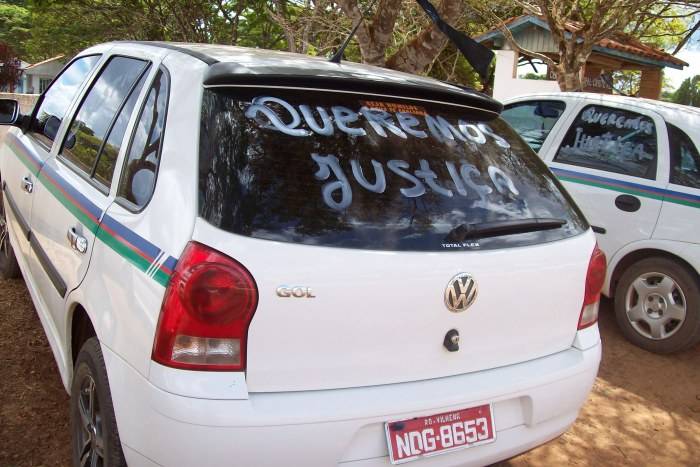 TAXISTAS PROTESTAM EM ENTERRO DE COLEGA