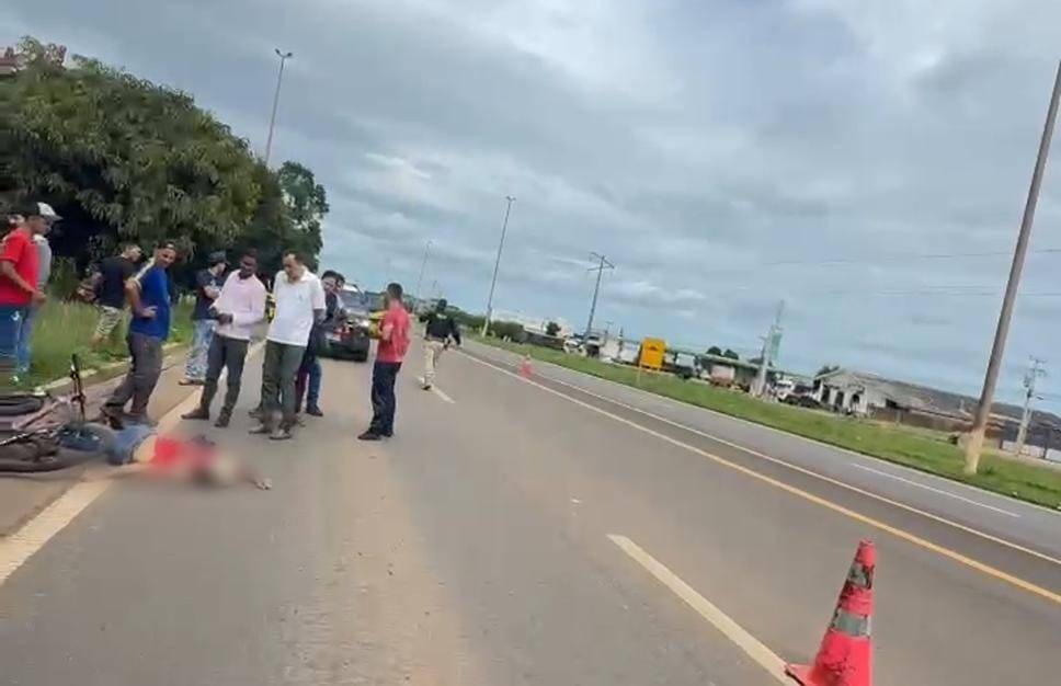 URGENTE: ciclista é atropelado ao tentar atravessar BR-364 e fica em estado grave, em Vilhena; veja vídeo