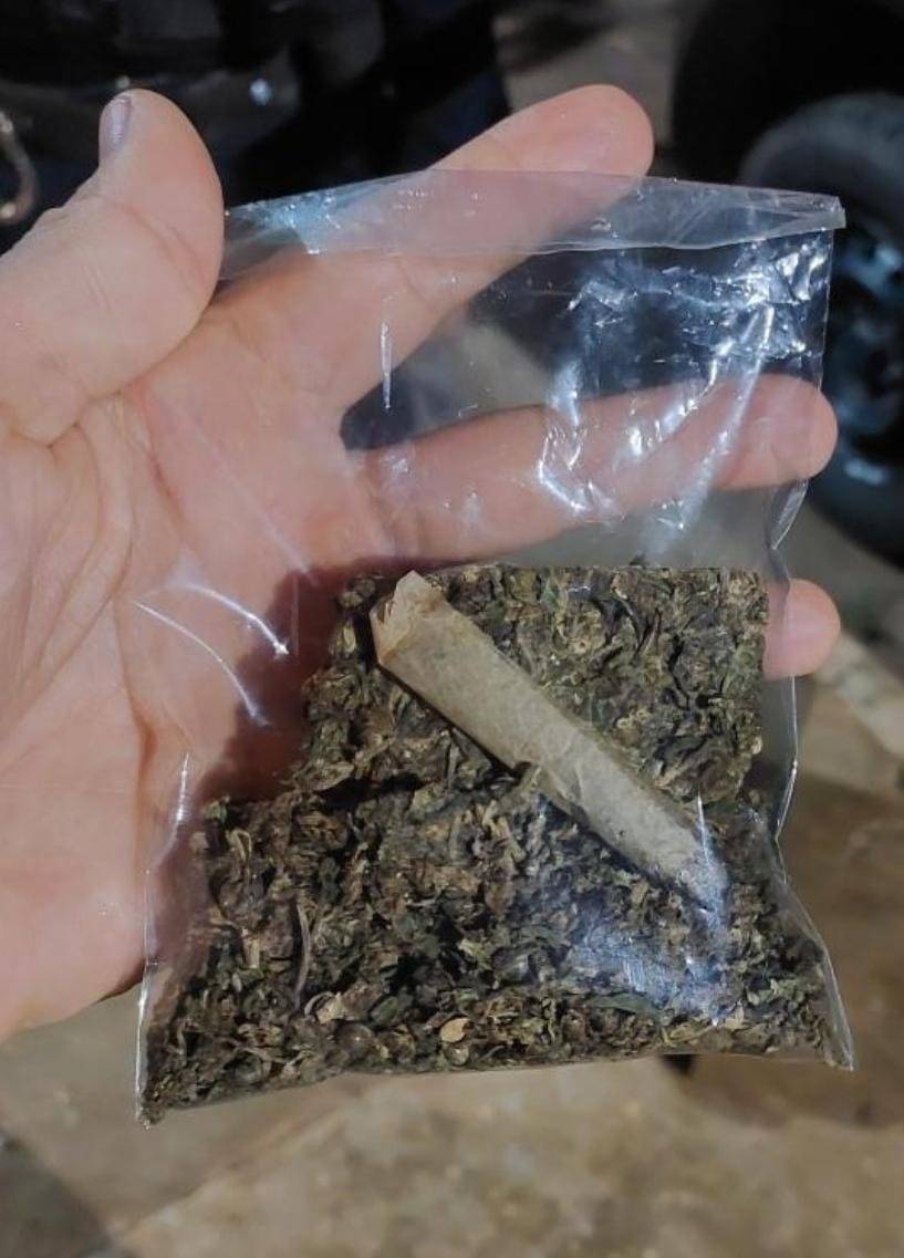 Rapaz que já foi preso anteriormente com 7 kg de maconha, flagrado novamente com droga; assina termo circunstanciado e é liberado