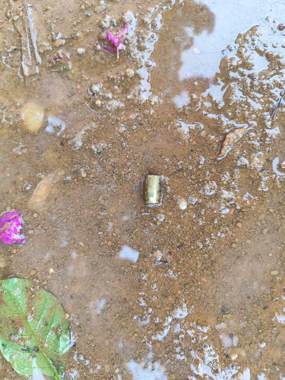 URGENTE: rapaz é atacado a tiros na própria casa em Vilhena; diversas capsulas ficaram espalhadas pelo chão