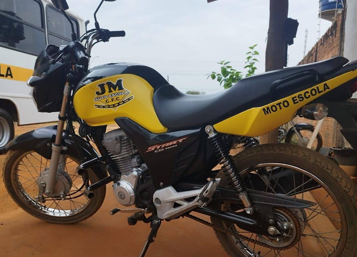 Ladrões invadem pátio de autoescola durante a madrugada e furtam duas motocicletas em Vilhena