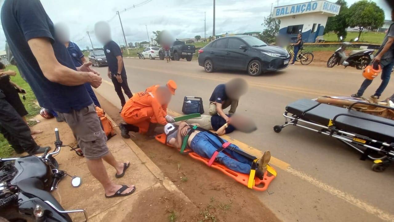 Acidente entre motocicletas em avenida movimentada de Vilhena deixa duas pessoas feridas; uma delas com suspeita de fratura