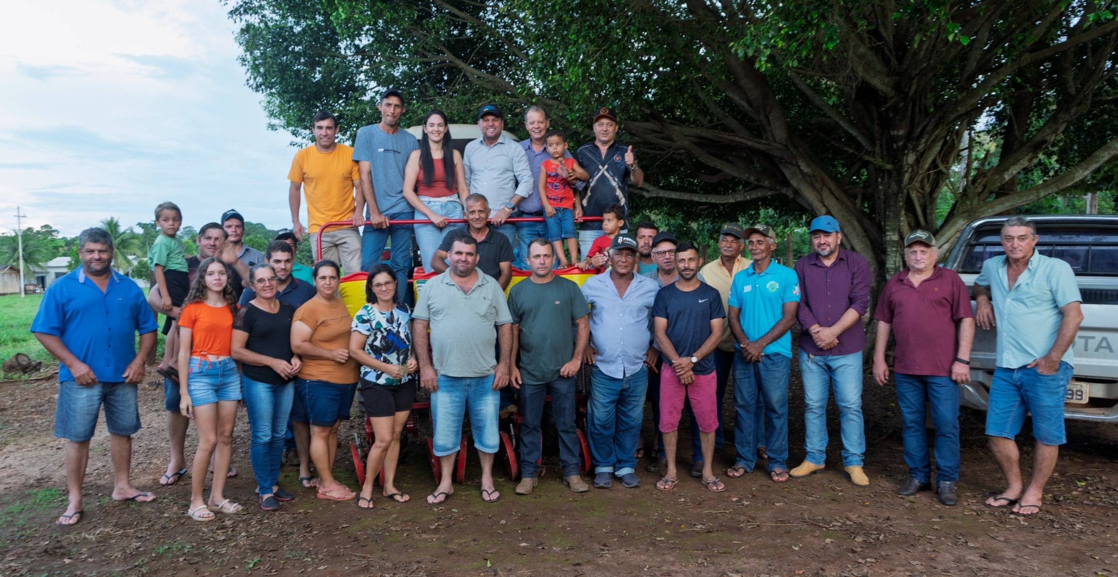 Deputado Cirone Deiró entrega de implementos agrícolas e fortalece produtores rurais em Colorado do Oeste