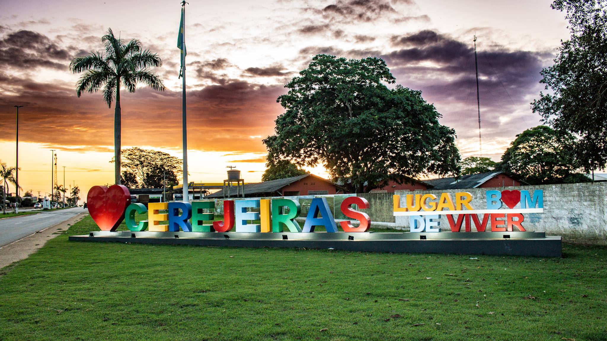 Em Cerejeiras, vereadores reajustam em 45% o próprio cartão-alimentação, mas concedem apenas 7,5% a servidores municipais