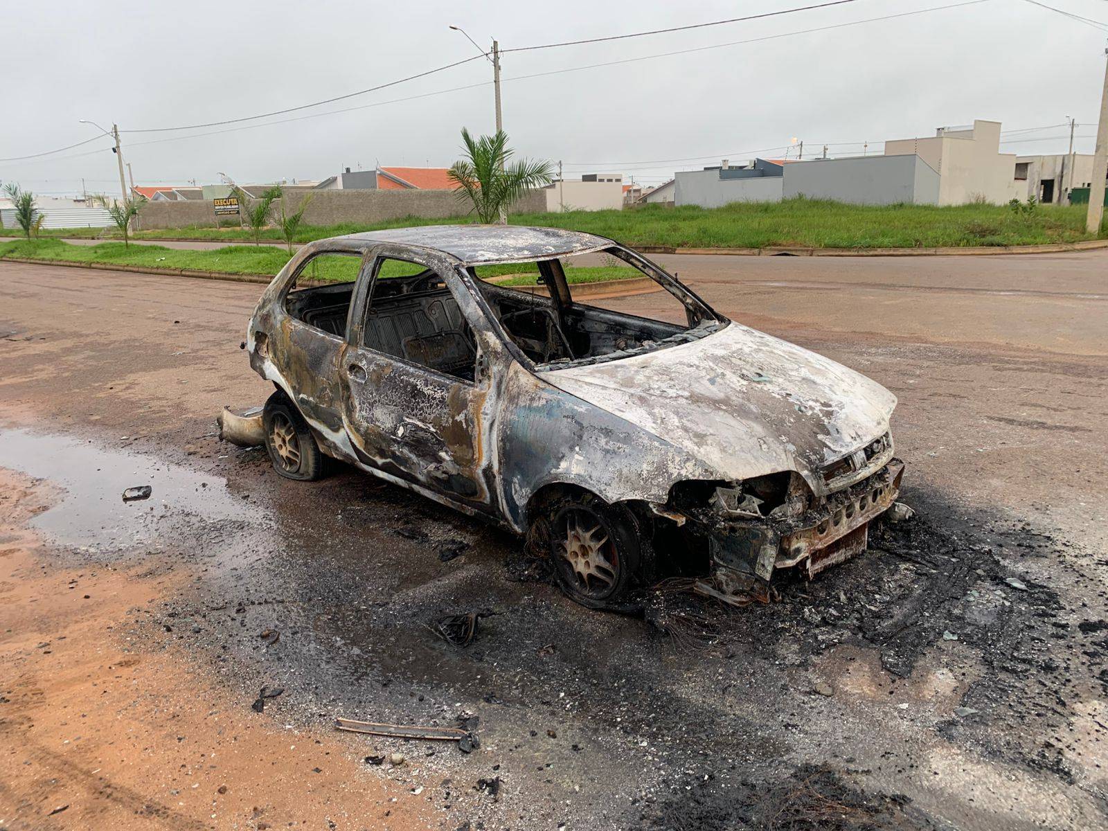Polícia Civil identifica dono de carro consumido pelo fogo em Vilhena e descarta incêndio criminoso