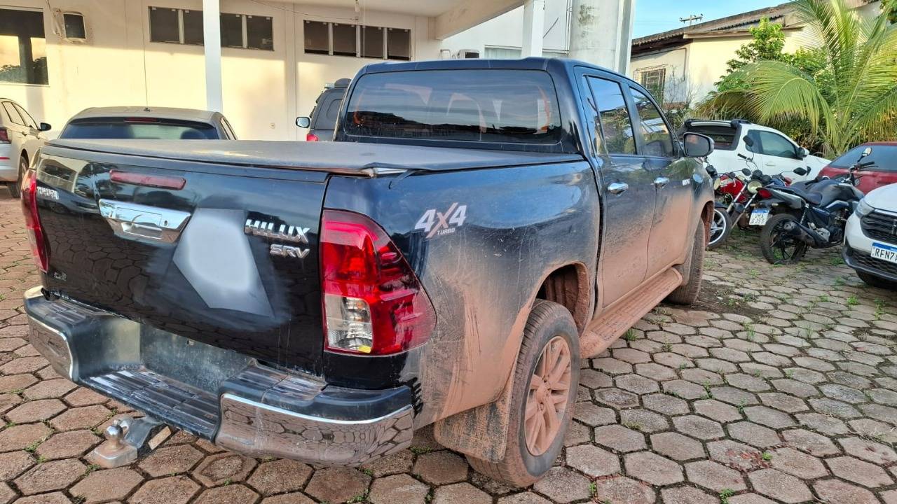 Caminhonete de biomédica furtada na região central de Vilhena é encontrada em oficina na cidade de Rolim de Moura