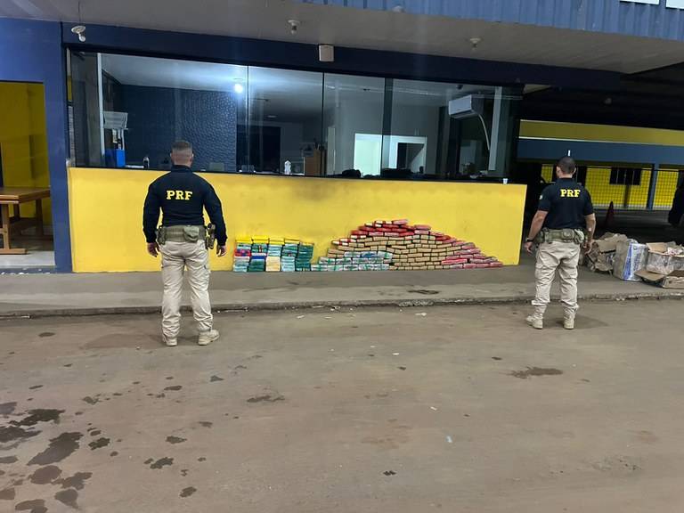 Em cidade da região central de Rondônia, PRF apreende carregamento de drogas “camuflado” em carga de peixes