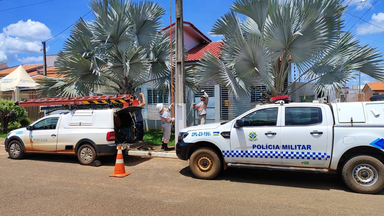 Empresa mobiliza polícia e registra queixa contra homem flagrado furtando energia elétrica através de “gato”, em Vilhena
