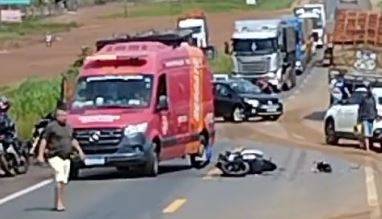 ASSISTA VÍDEO: entregador atinge traseira de caminhão em rodovia na saída de Vilhena e é resgatado por Bombeiros em estado grave