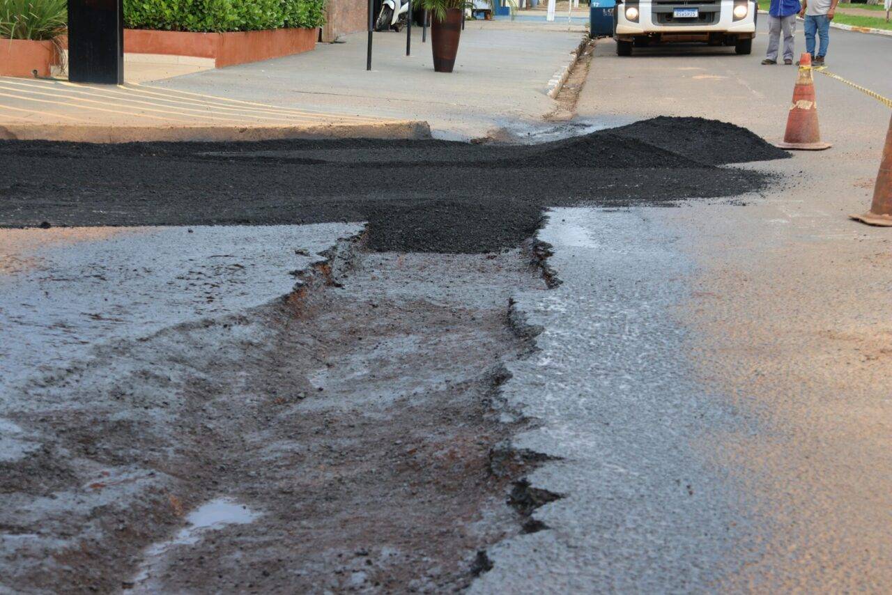 Governo de Rondônia firma parceria com a prefeitura de Vilhena e libera 500 toneladas de asfalto para recuperação de ruas e avenidas na cidade