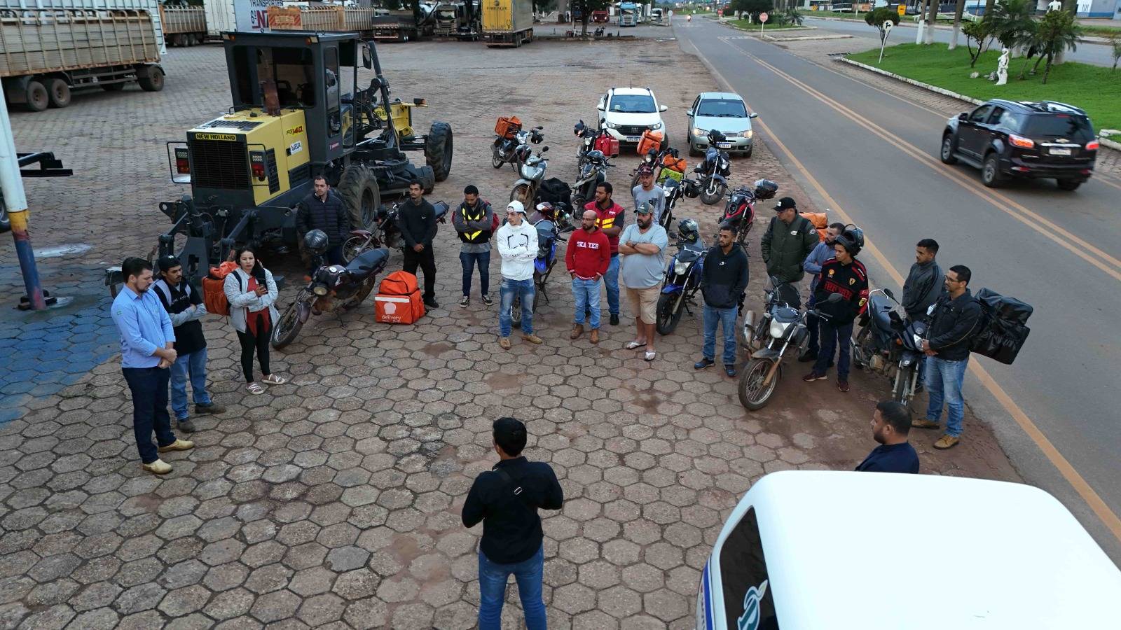 VÍDEO: em Vilhena, colegas de rapaz que morreu após acidente na BR 364 prestam homenagem e “escoltam” corpo até a saída da cidade
