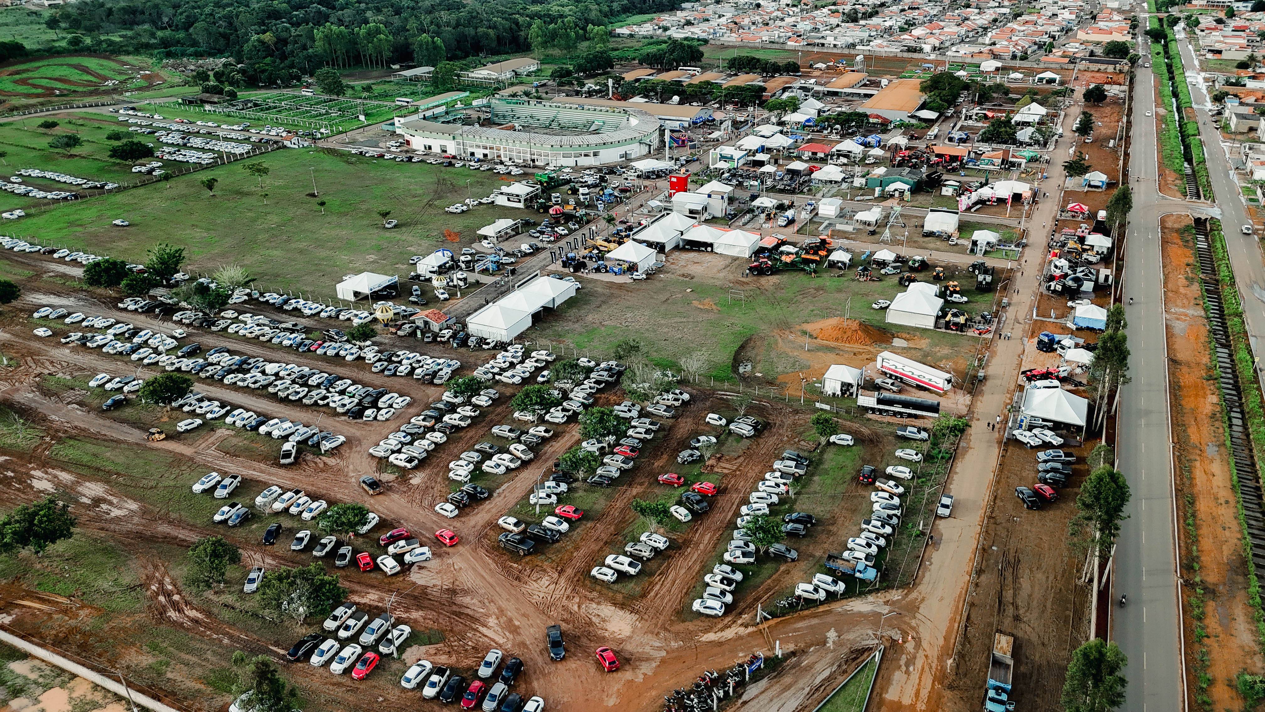 Edson & Hudson e Barões da Pisadinha são atrações da Sicoob Agroshow 2025; venda de ingressos é liberada 
