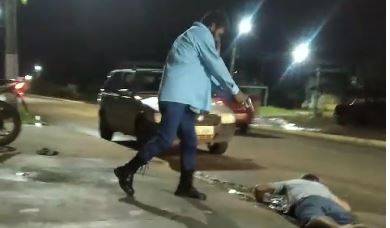 IMAGENS FORTÍSSIMAS: assassino foi filmado atirando em homem que já está caído e depois fugindo de moto, em Vilhena
