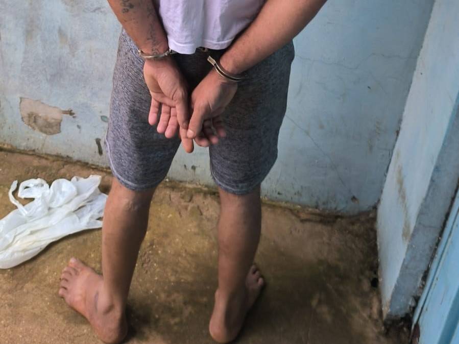 Em Vilhena, ladrão “sensível” é preso e diz que furtou par de chinelos por estar descalço, e boné para se proteger dos raios solares