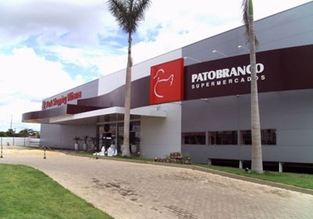 Lei estadual autoriza, mas shopping de Vilhena não cobra taxa de estacionamento