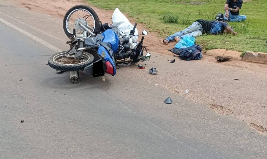 VEJA VÍDEO: sem capacete e com indícios de embriaguez, condutora de motoneta foge após colisão frontal em rodovia de Vilhena
