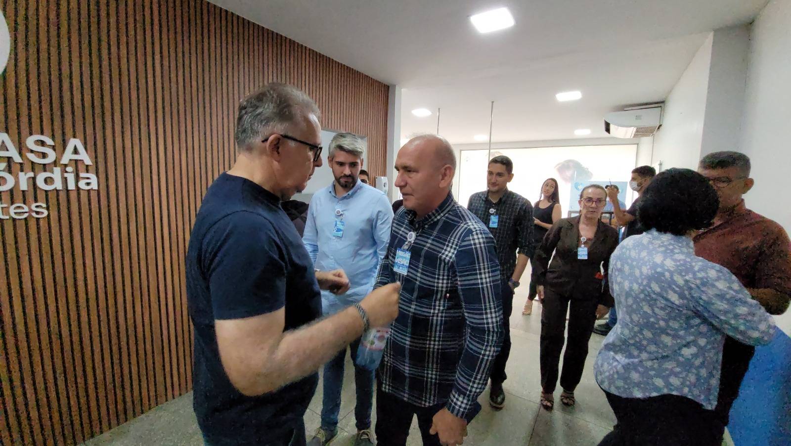 Santa Casa implementa uso de crachás para controle de tráfego no Hospital Regional de Vilhena e até deputado já usou o dispositivo
