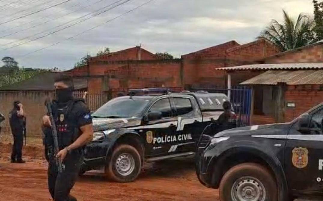 Em cidade vizinha, polícia prende três jovens acusados de matar homem de 27 anos; crime premeditado estaria ligado a facção