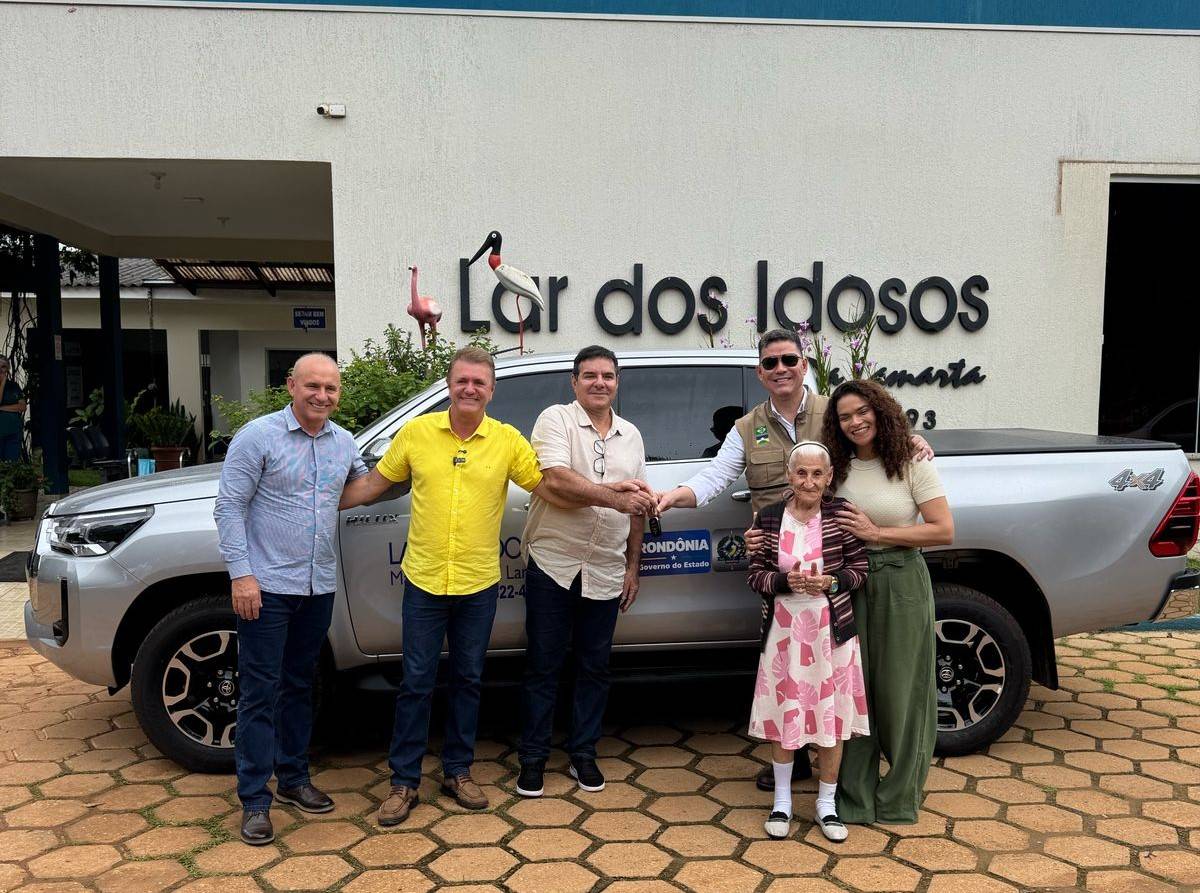 Em Vilhena, deputado Luizinho Goebel visita Lar dos Idosos e faz a entrega de caminhonete Toyota Hilux