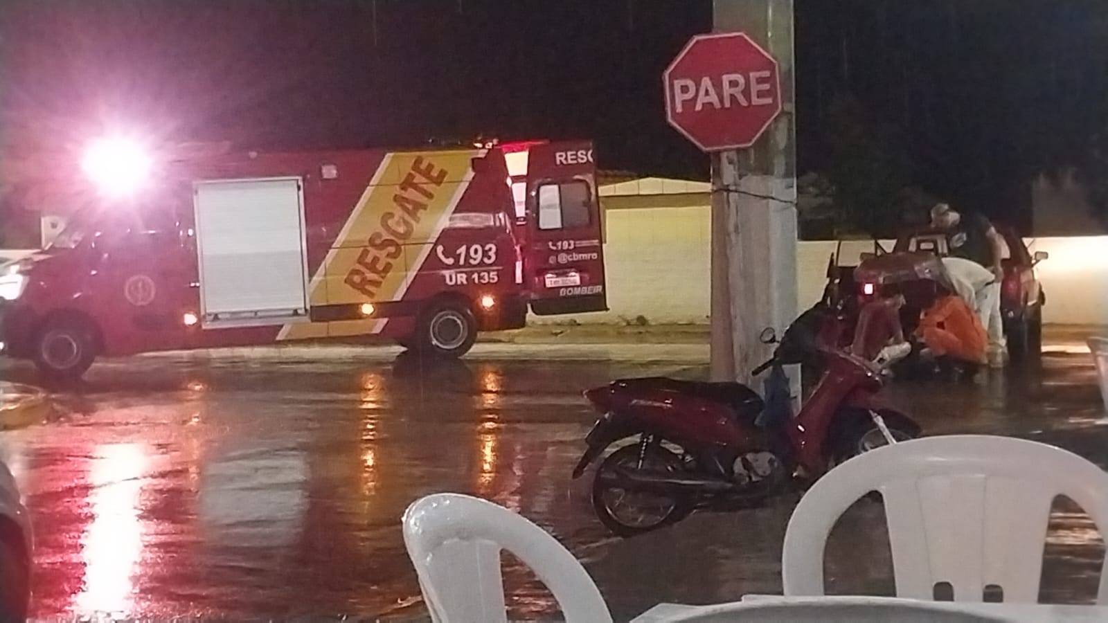 VÍDEO: acidentes quase simultâneos são registrados em avenida de Vilhena; um deles envolveu idoso em bicicleta elétrica