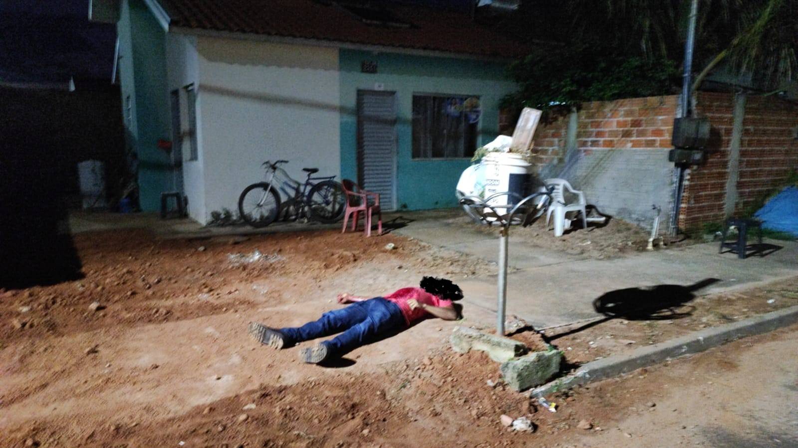 URGENTE: homem de 32 anos é assassinado com várias facadas, em Vilhena; autor do crime seria enteado da vítima