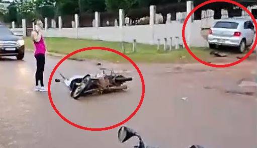 VEJA VÍDEOS: após atingir motoneta, motorista perde o controle da direção e carro “entra” no muro de igreja, em Vilhena