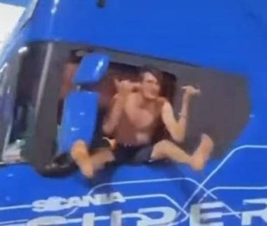 ASSSISTA VÍDEO: em cidade da região, motorista é flagrado sentado na janela de carreta em movimento