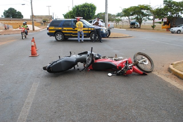 Acidente envolvendo motocicletas na BR 174 deixa uma pessoa ferida
