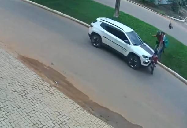 VÍDEO comove Rondônia: mãe e filho de 10 anos morrem em acidente de trânsito impressionante na cidade de Ariquemes