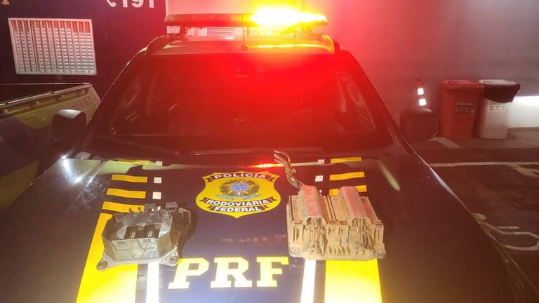 Em rodovia de Mato Grosso, homem é preso pela PRF com módulo de caminhão furtado em Vilhena e outros equipamentos sem nota