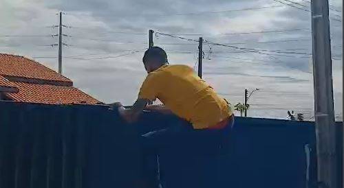 Empresário que foi filmado pulando portão da casa de ex-empregado em Vilhena dá sua versão sobre polêmica que acabou na polícia