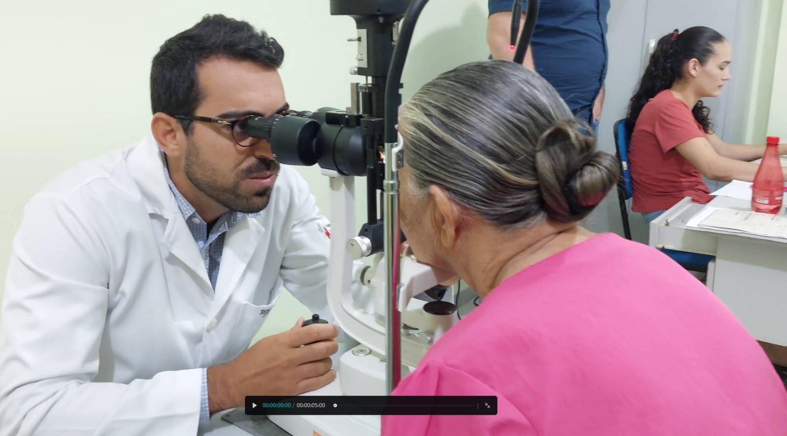 750 pessoas estão passando por consultas oftalmológicas esta semana em Vilhena; cirurgias de cataratas e pterígio acontecerão em breve