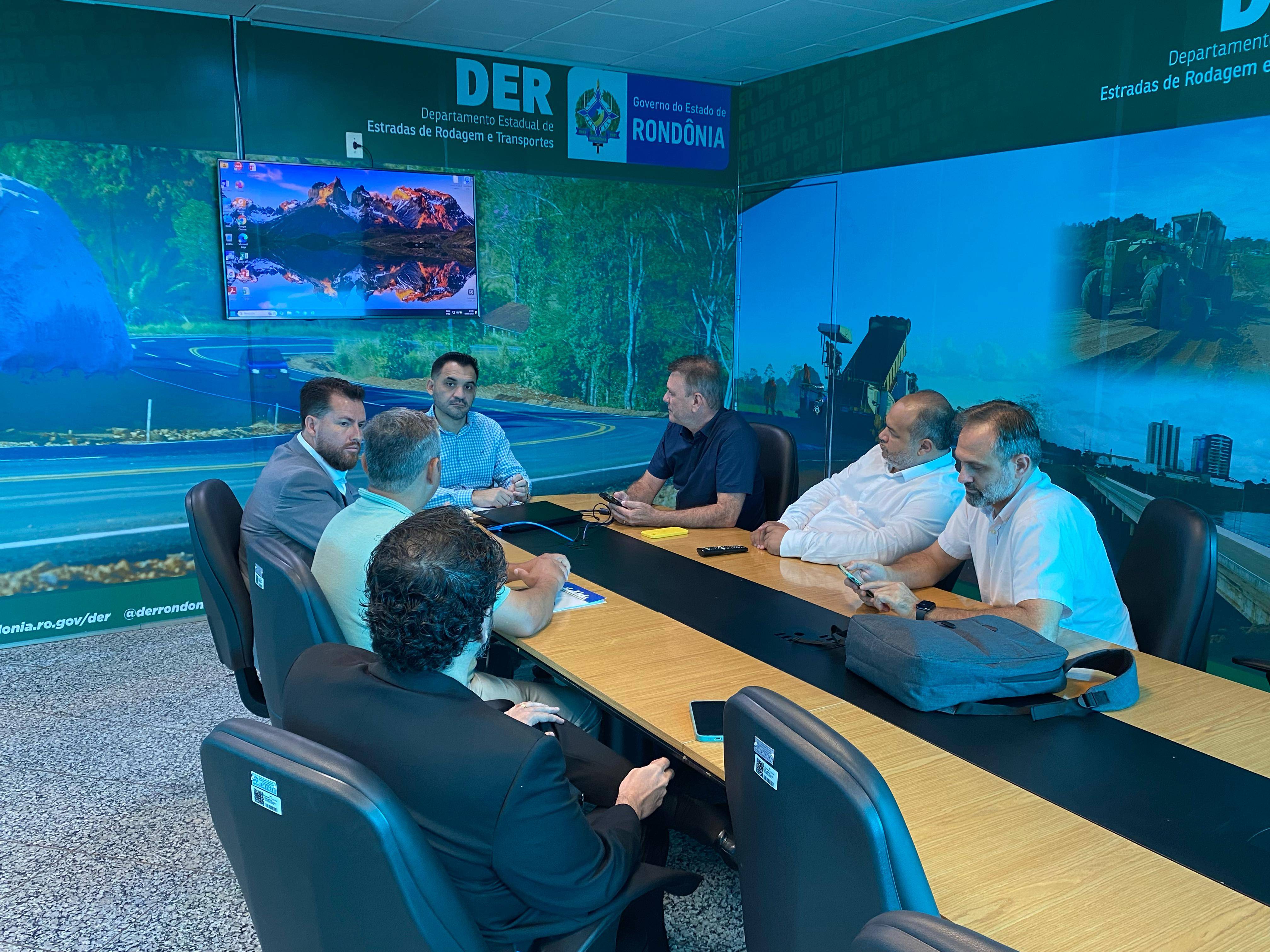 Deputado Luizinho Goebel e representantes de Chupinguaia agradecem ao governador Marcos Rocha por obra na RO-391