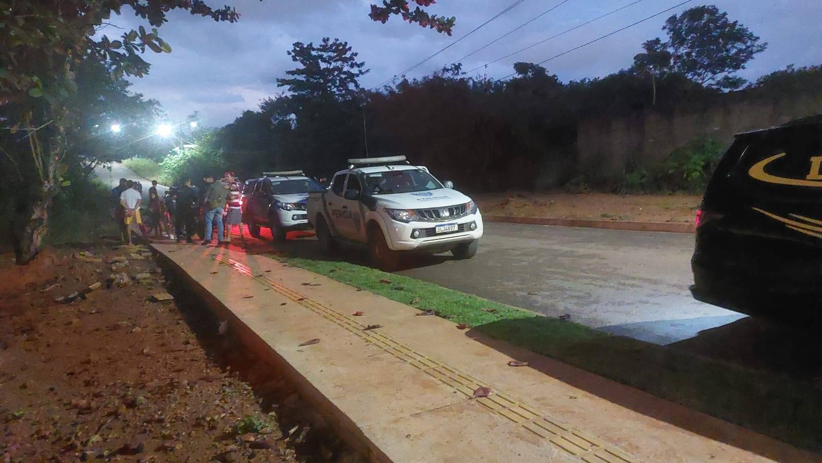 URGENTE: crianças encontram cadáver com as vísceras expostas e em estado de putrefação dentro de rio, em Vilhena