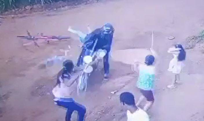 Adolescente de 17 anos cuja bicicleta foi atingida por moto em Vilhena perfurou tímpano, teve cérebro atingido e aguarda vaga em UTI