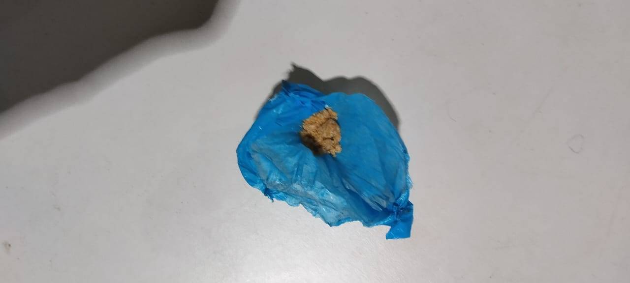 Acusado de estar vendendo drogas em Vilhena, garoto de apenas 15 anos é flagrado com porção de crack e alega que é “para consumo”