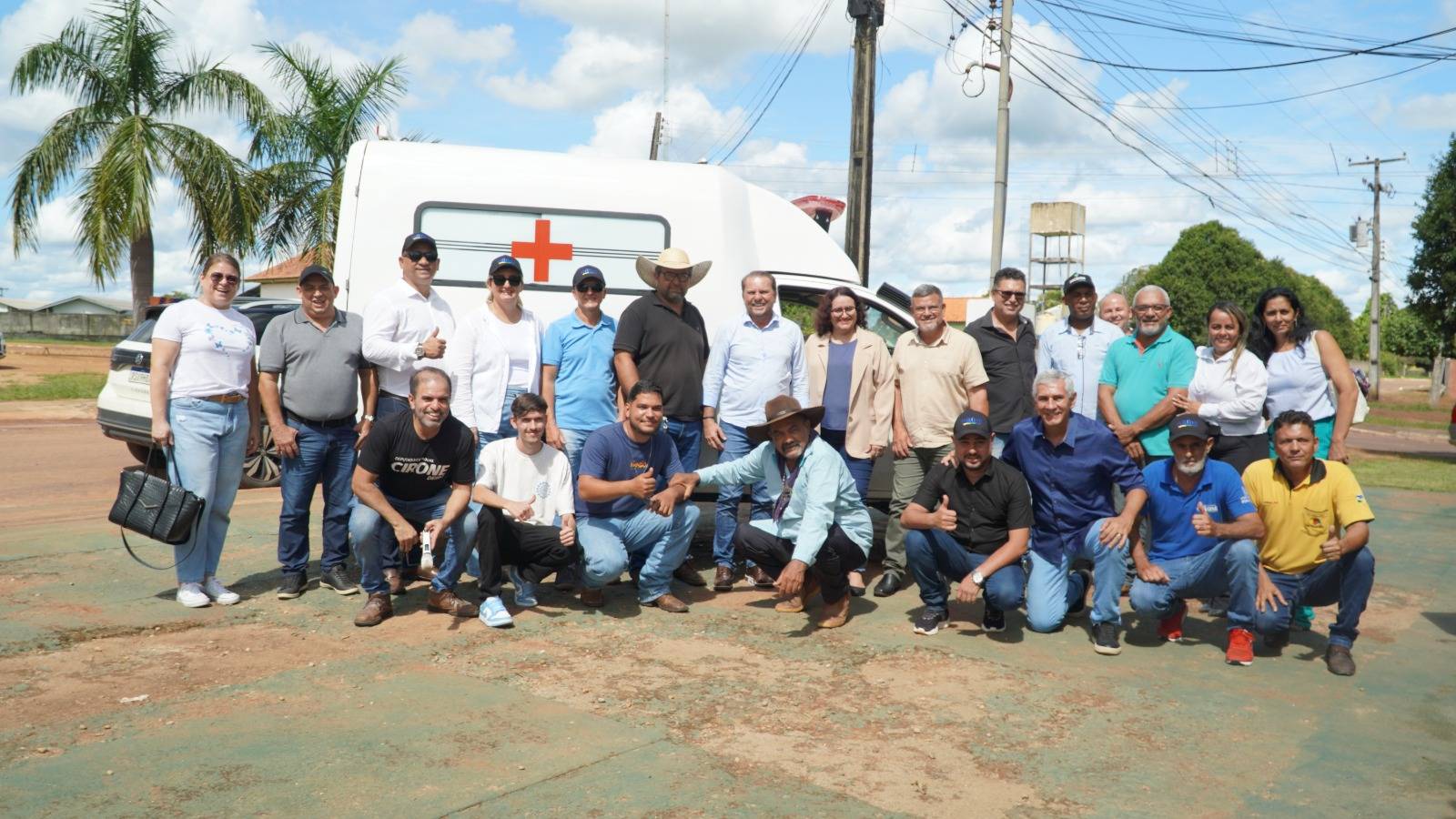Durante a entrega da ambulância, Cirone Deiró fez o compromisso de assegurar recursos para a aquisição de implementos agrícolas