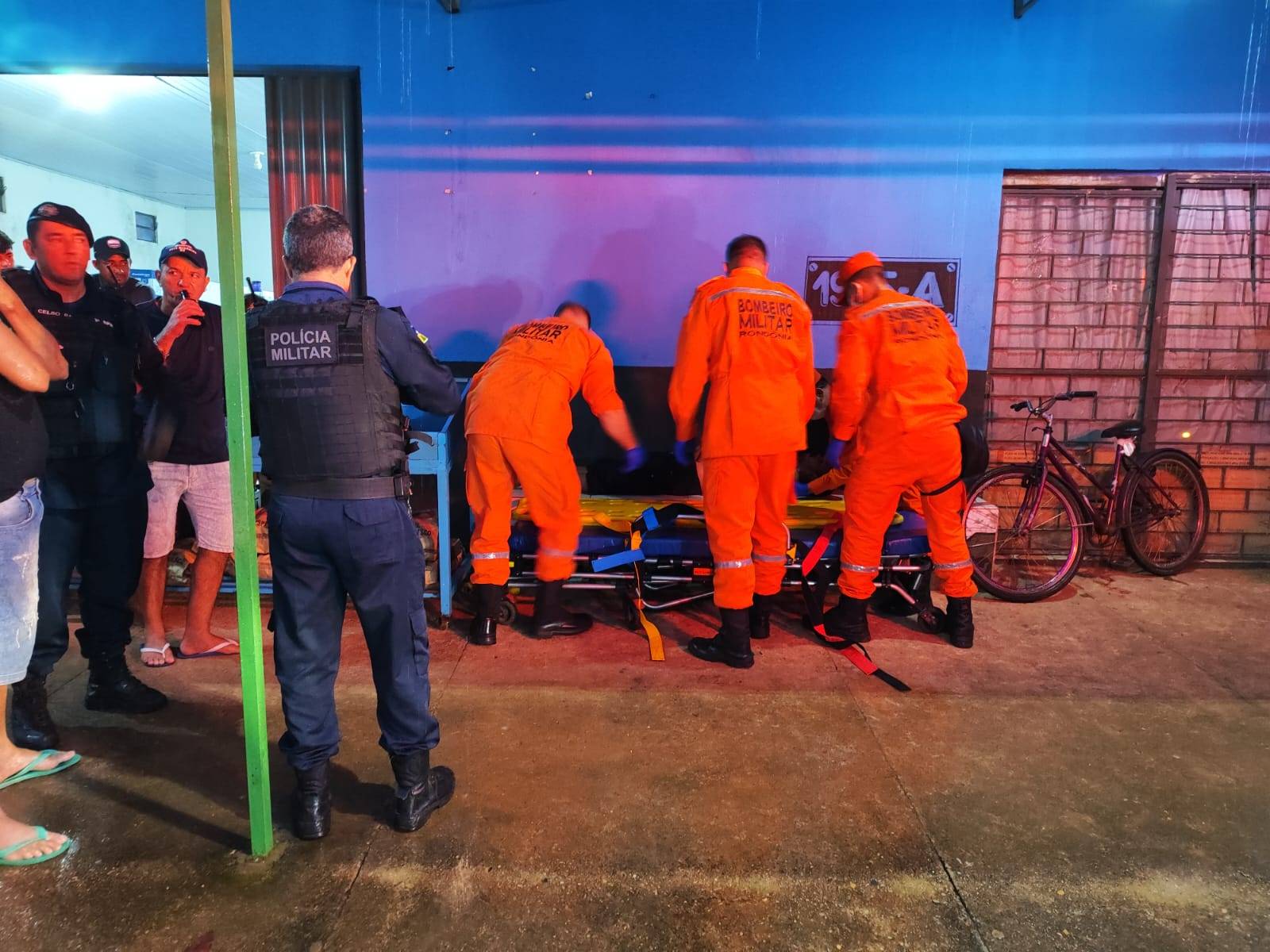Embriagado, rapaz de 26 anos é resgatado por Bombeiros após discutir com outro e ser esfaqueado, em Vilhena
