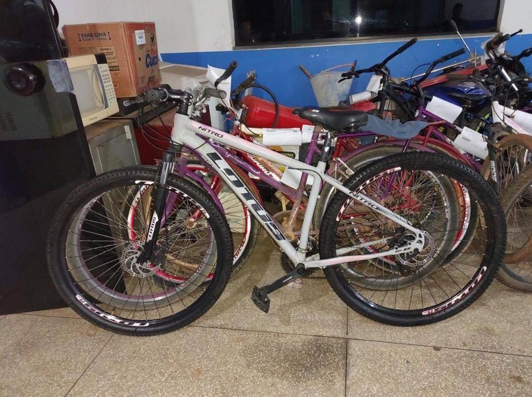 Ao ser preso suspeito de furtar bicicleta, usuário de drogas causa lesões em si mesmo e revela sofrimento com a morte do pai, em Vilhena