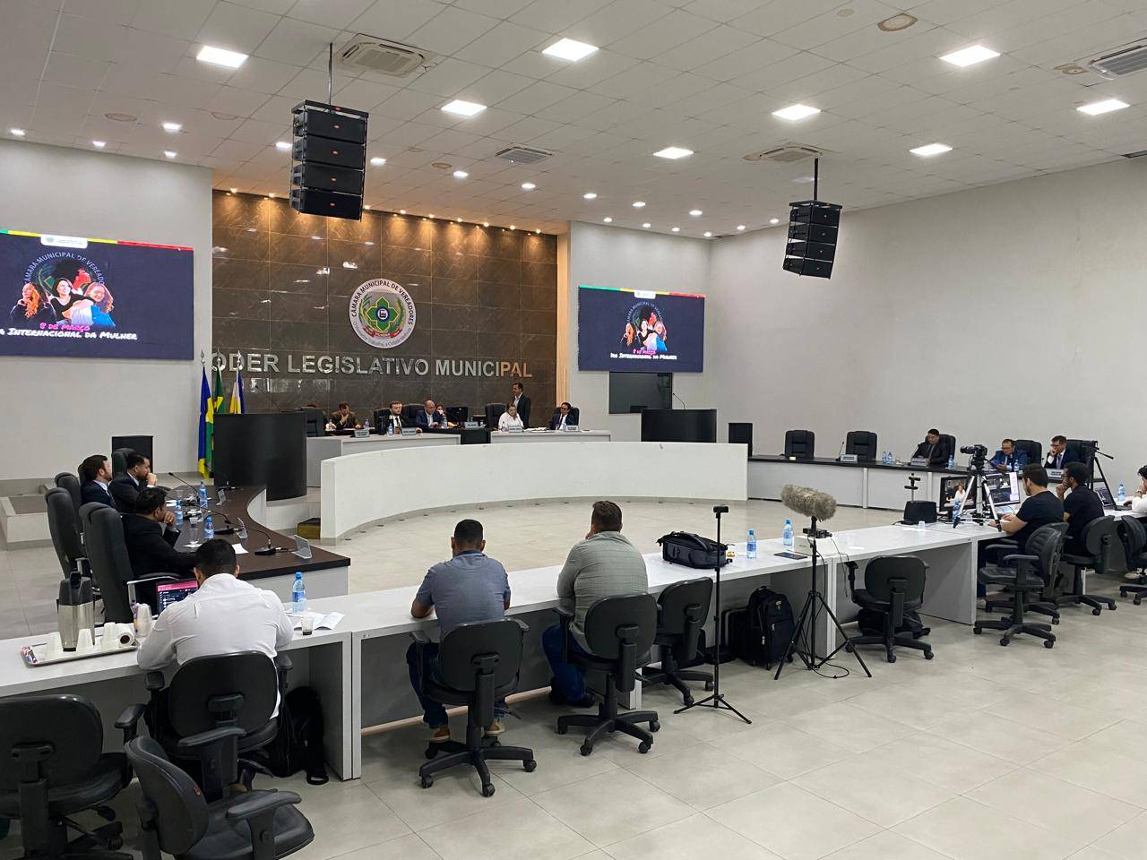 VALE-BÓIA: vereadores de Vilhena querem criar auxílio-alimentação para si mesmos; site aguarda manifestação do presidente