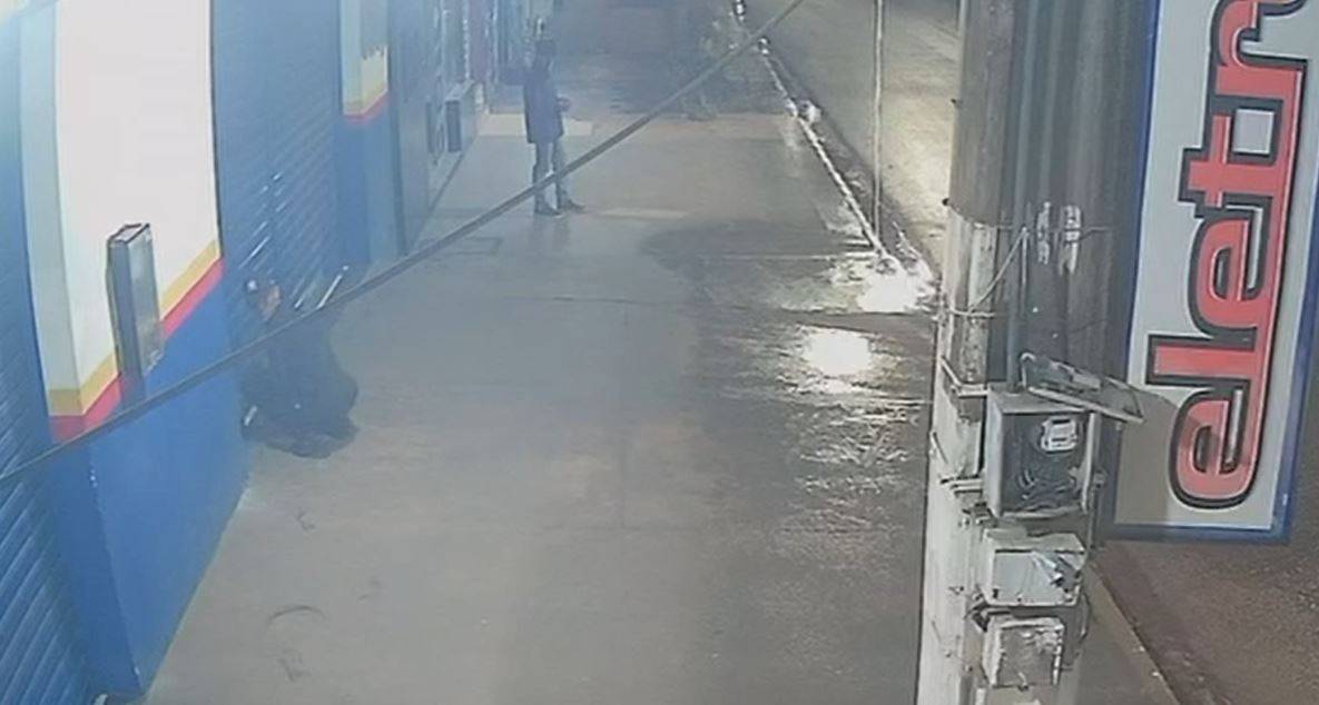 ASSISTA VÍDEO: ladrões fazem arrastão em avenida de Vilhena e atacam três lojas durante a madrugada