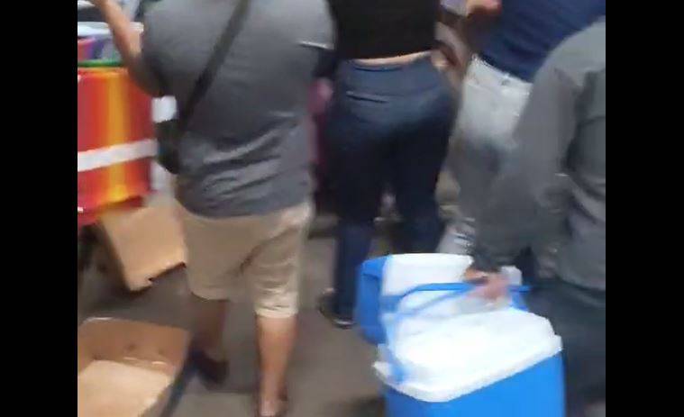 VÍDEOS: promoção em grupo varejista faz clientes “se estapearem” por caixas térmicas, cadeiras de praia e panelas de pressão, em Vilhena