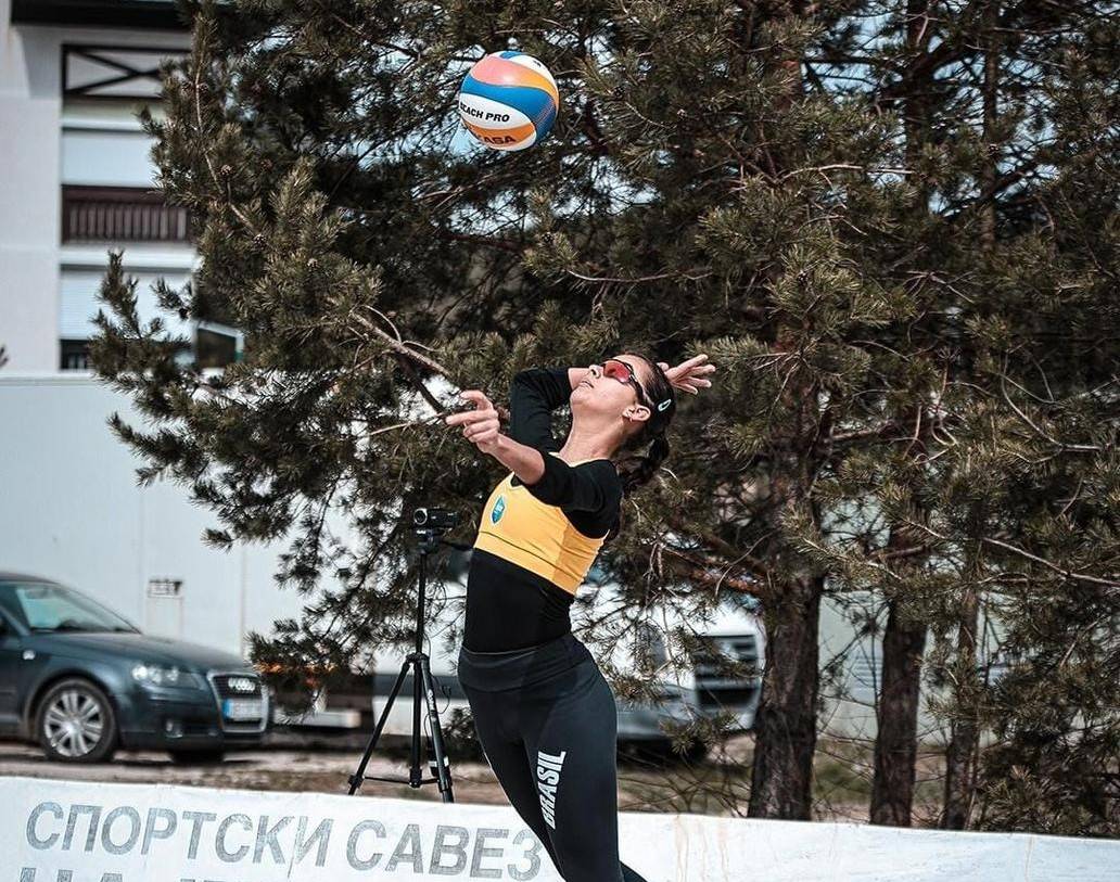 DE VILHENA PARA O MUNDO - Aluna da Escola FAVOO, Sabrina Monteiro é vice-campeã mundial de vôlei de praia