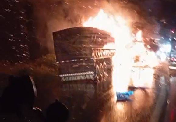 Corpo de caminhoneiro que morreu na BR 364 ficou totalmente carbonizado; sobrevivente foi trazido para Vilhena, e segue internado