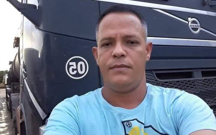 ASSISTA VÍDEOS: identificado o motorista de 44 anos que morreu carbonizado após acidente envolvendo carretas na BR 364