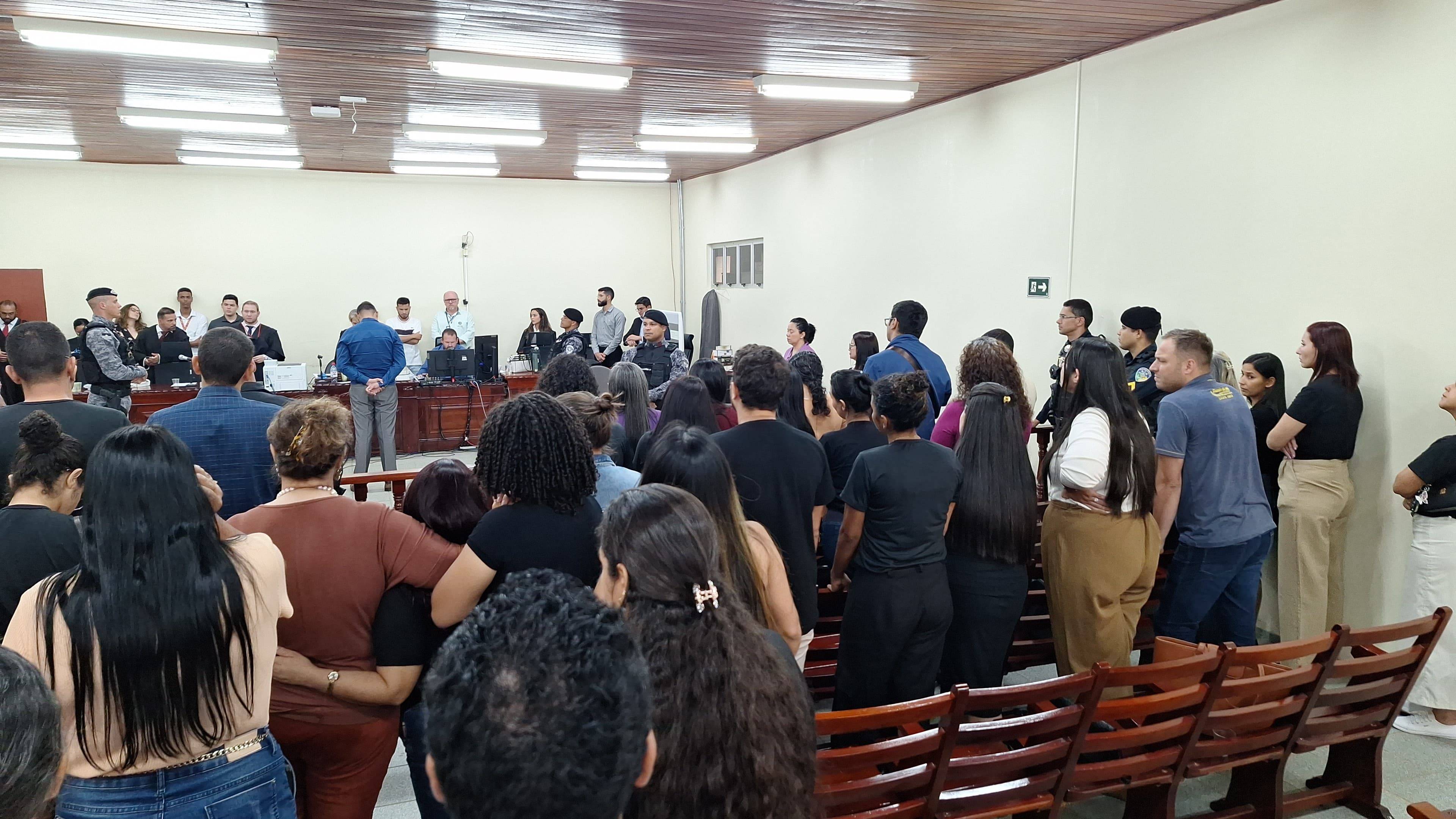 LIBERAÇÃO DE PERDÃO: após condenação, família de mulher morta a facada em Vilhena abraça, chora e perdoa o assassino