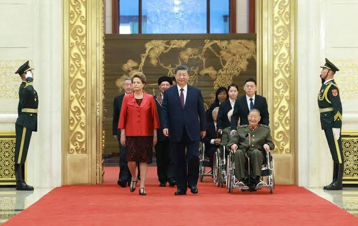 Ex-presidente Dilma Rousseff renova promessa de megaferrovia que beneficiará a China e que deve passar por Vilhena rumo ao Pacífico